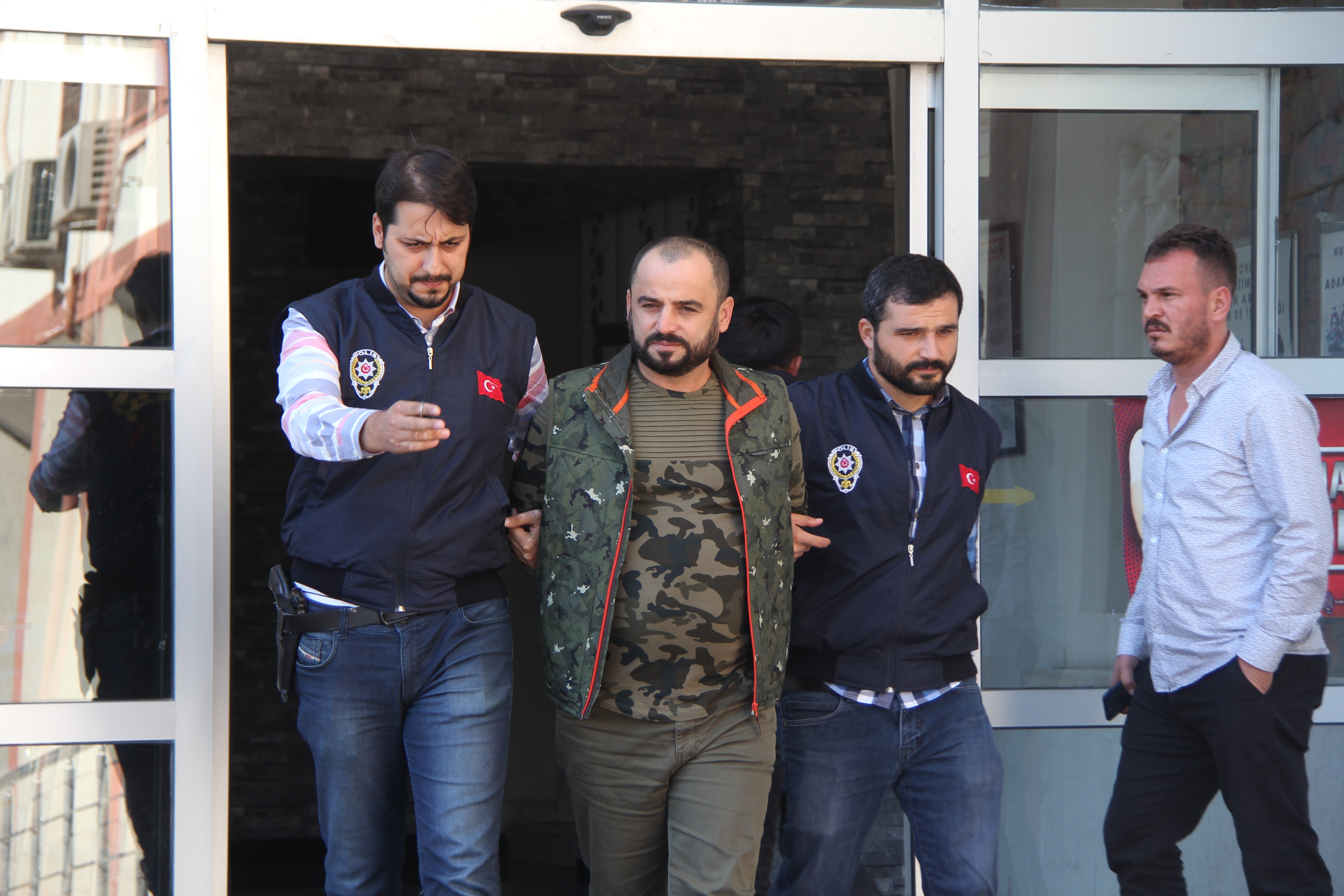 Gönül ilişkisi kurduğu kadınları dolandırdı