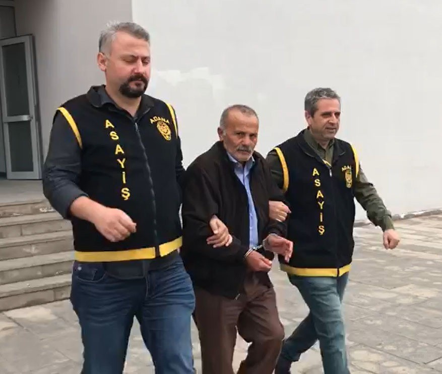 Aranan şahıs okeyde yakalandı