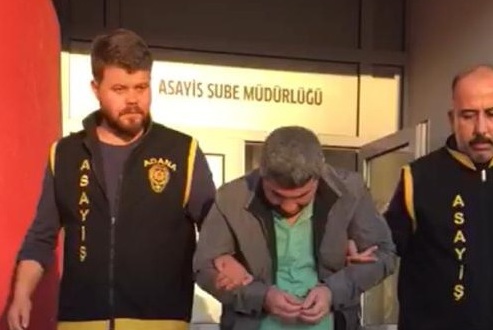 Yangın merdiveninden kaçarken yakalandı