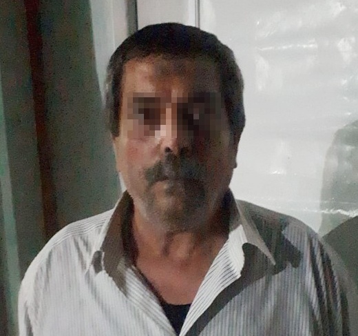 Kıskandı ve eşini boğazından bıçakladı