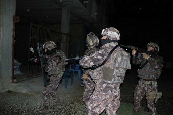 Adana'da suç örgütüne operasyon: 20 gözaltı