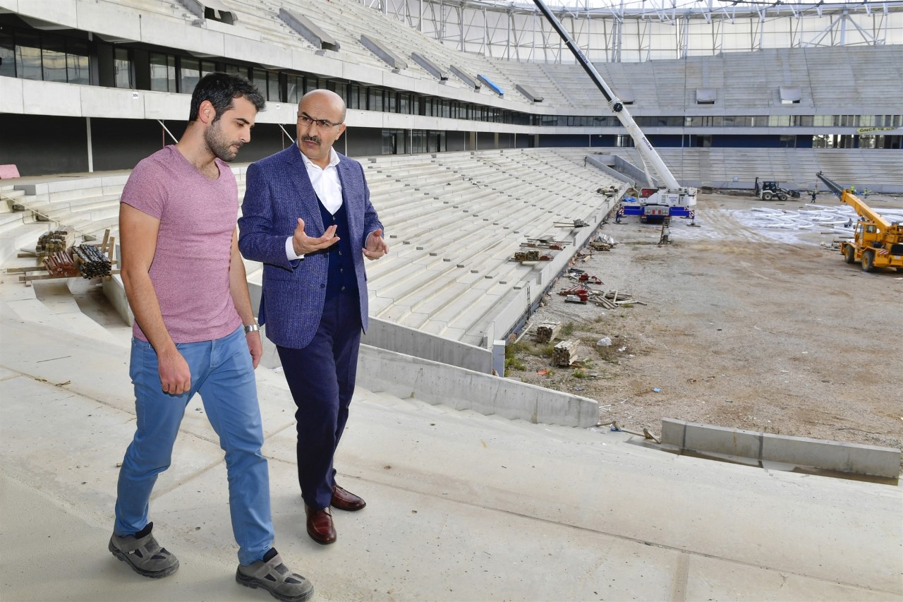 Vali Demirtaş, Şehir Stadını inceledi
