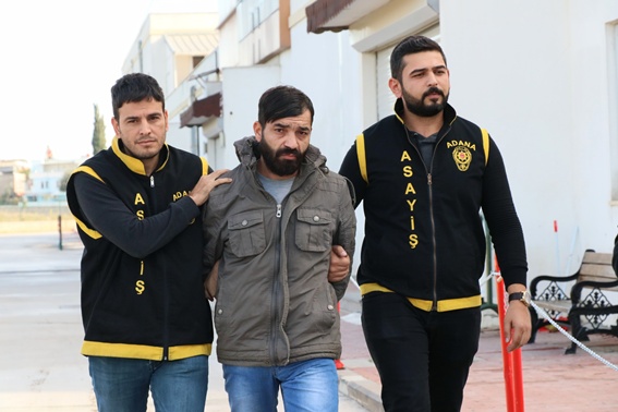 Gaspçı marketi çikolatayla soydu