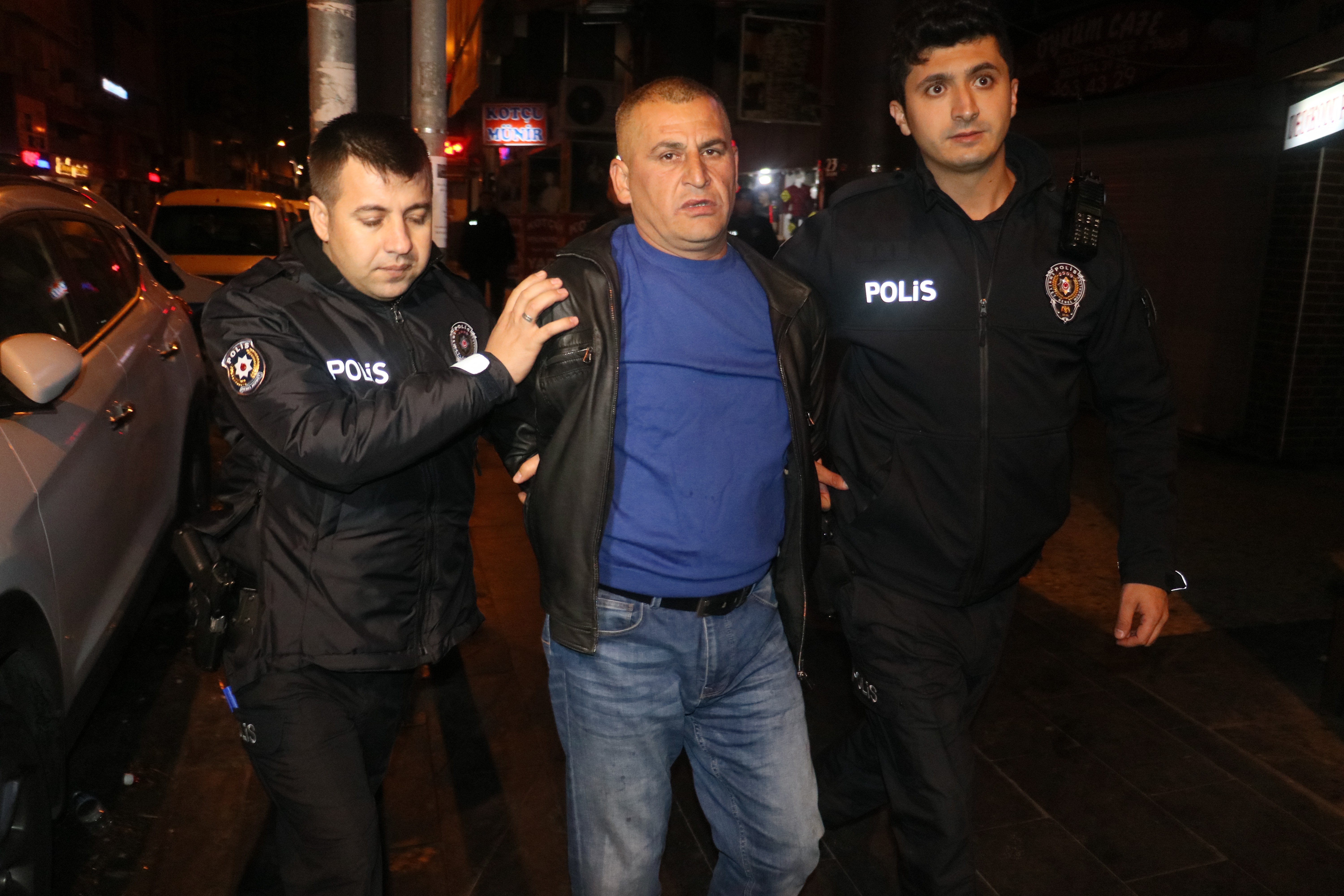 Asayiş uygulamasında direnen bir kişi polisi yaraladı