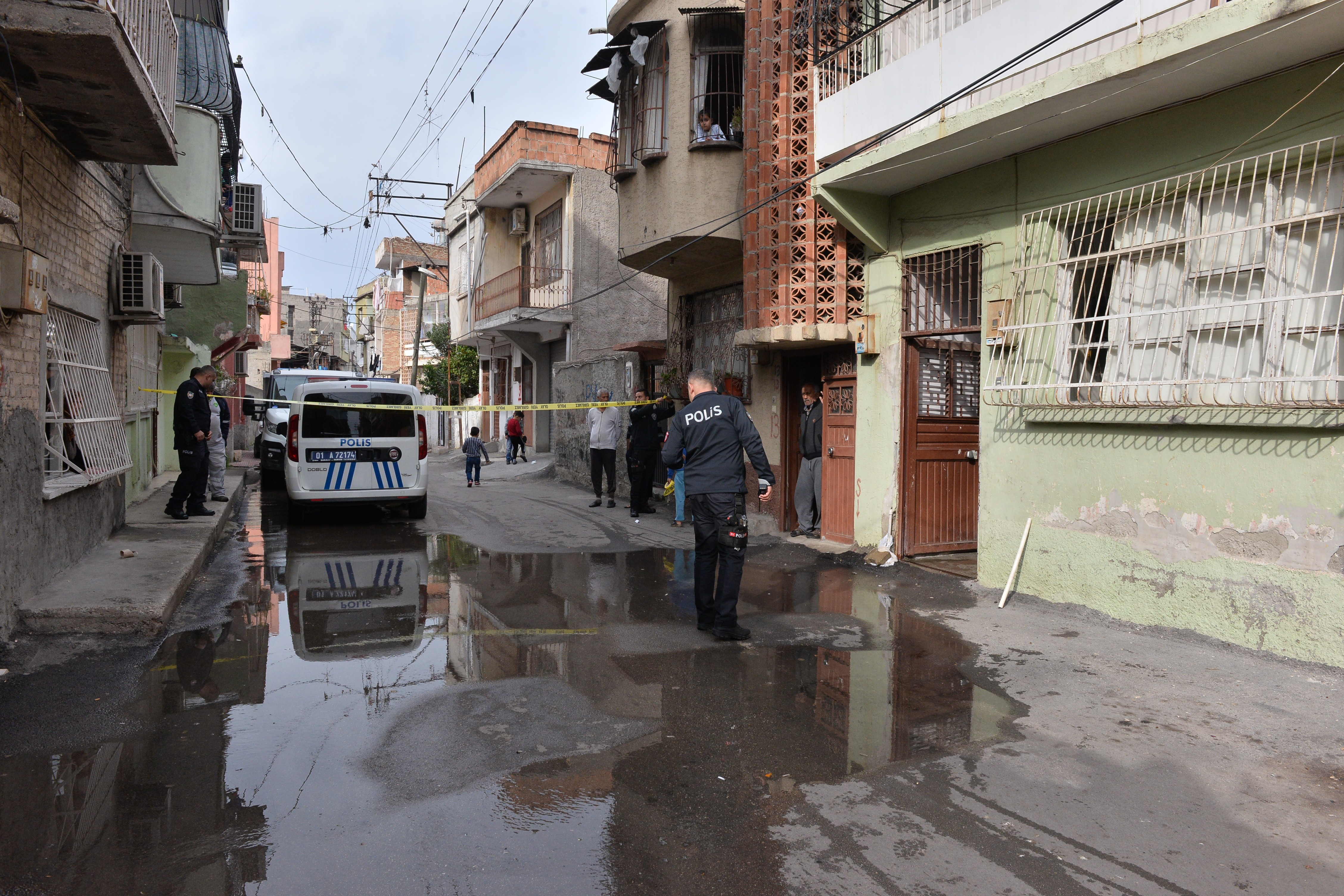 Damadına ateş etti su borusunu vurdu, sokağı su bastı
