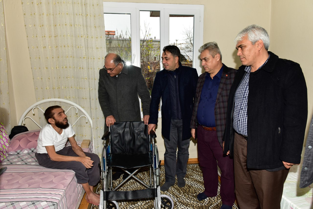 Pozantı’da 10 bedensel engelliye tekerlekli sandalye