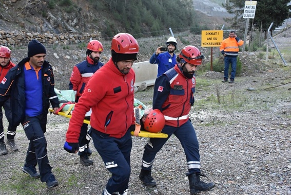 AFAD'ın kurtarma tatbikatı gerçeği aratmadı