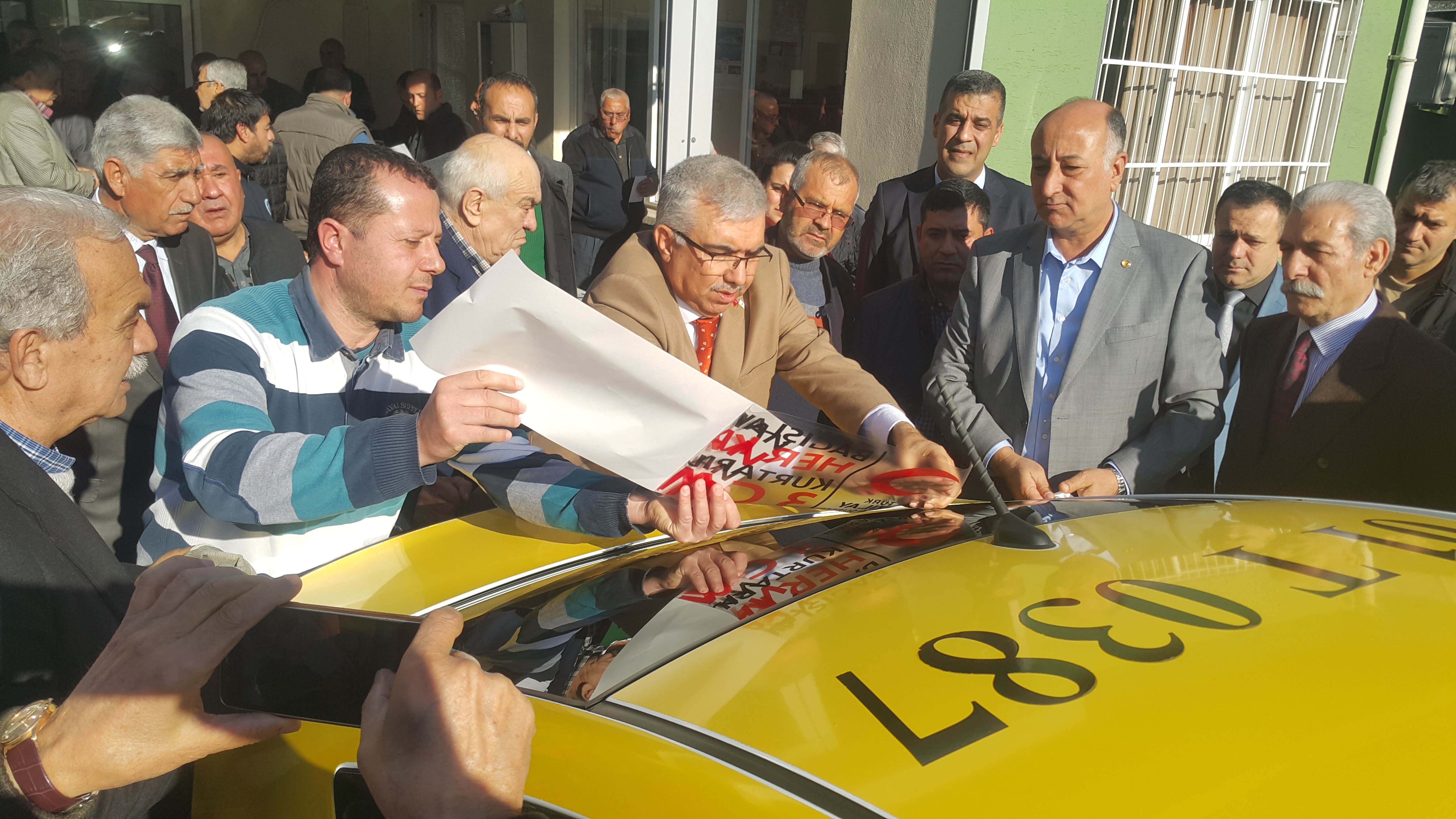 Taksicilerden Kızılay'a destek
