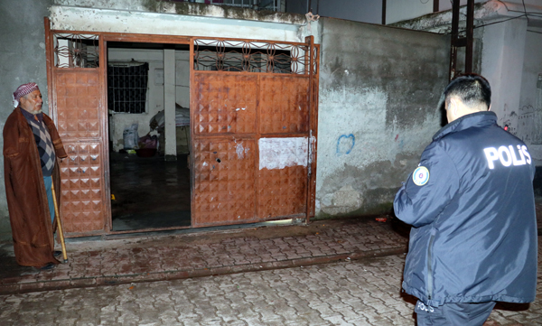 İzne gelen askeri önce tüfekle yaraladılar sonra bıçakladılar