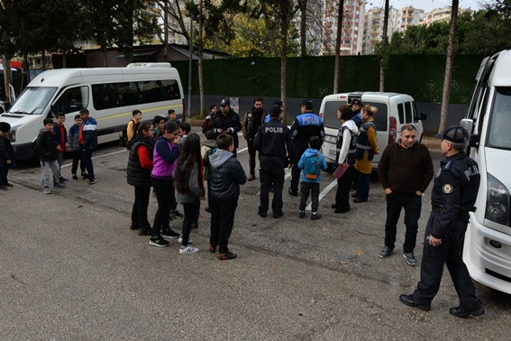 Okul önlerinde uyuşturucu uygulaması