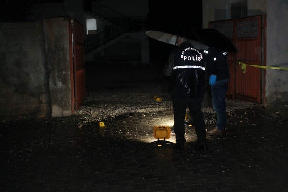 Müstakil evin bahçesinde feci olay: 1 ölü 2 yaralı