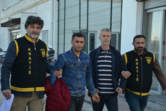 Köye gitmek için beton mikseri çaldılar