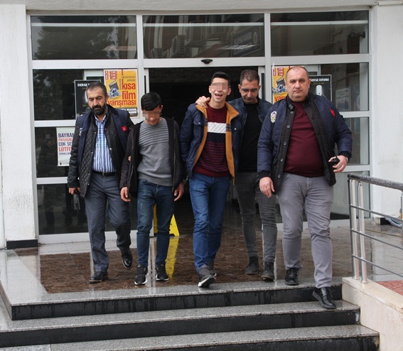 Gazetecilere saldıran ahlaksız gaspçılar!
