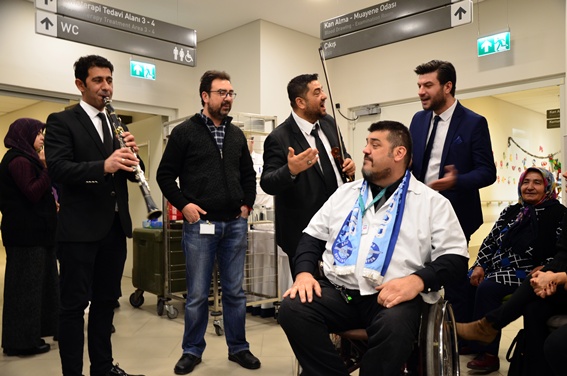 Kanser hastaları müzikli eğlence ile moral