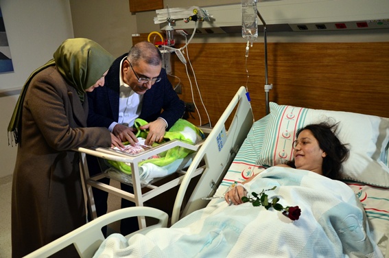 Yeni yılın ilk bebeği 'Zeynep' dünyaya geldi