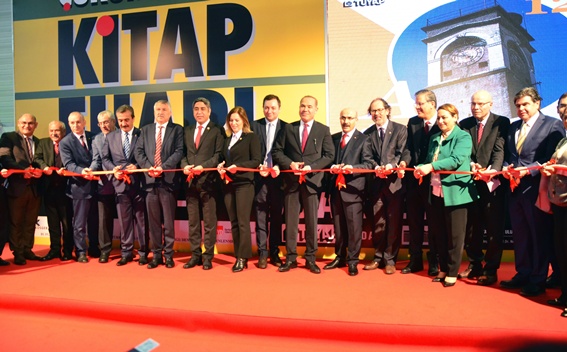 Yılın ilk kitap fuarı Adana'da açıldı