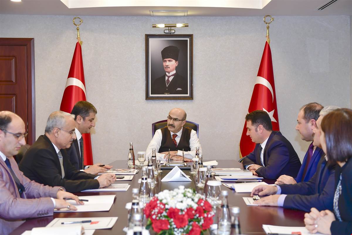 Vali Demirtaş'a sunum