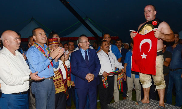 Pehlivanlar Kızıldağ’da ''altın kemer'' için güreşecek
