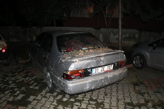 Apartman duvarı çöktü