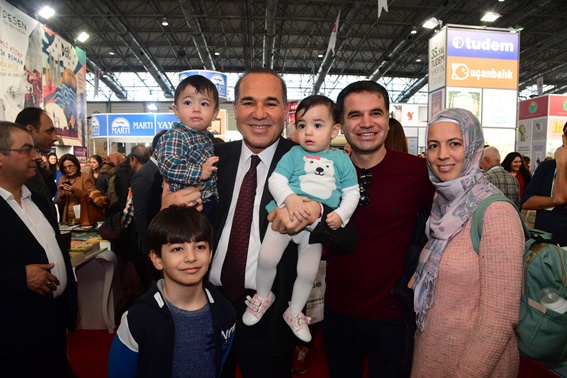 Kitap Fuarı'nda Başkan Sözlü'ye sevgi seli