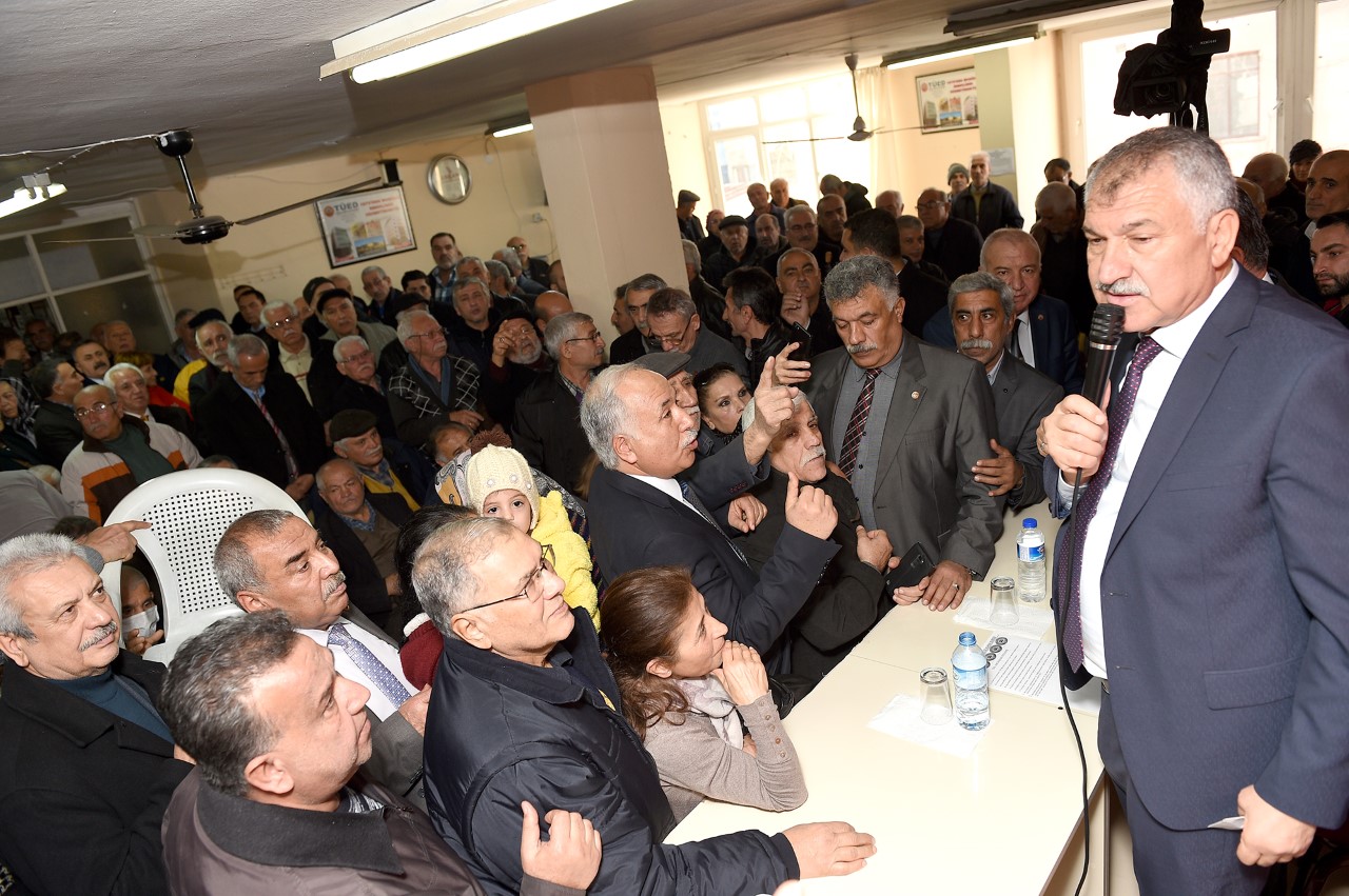 Karalar, Emekliler Derneği'nde