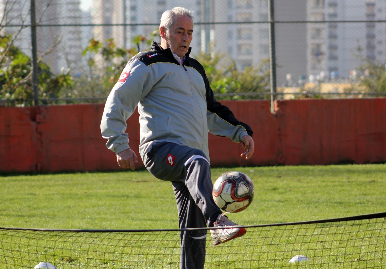 Demirbakan döktürdü