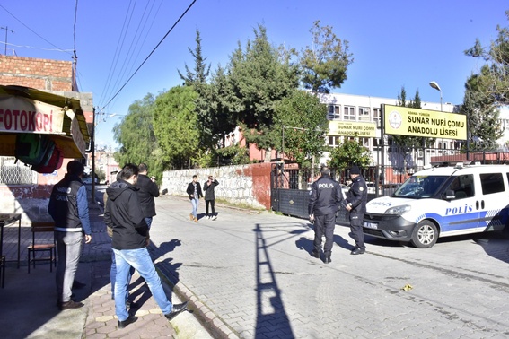 Okul önlerinde sıkı önlem