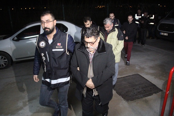 Adını bile yazamayanlara ehliyet verdiler