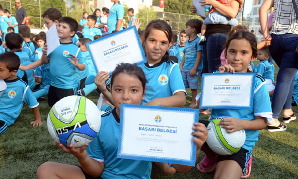Yaz Futbol Okulları’nda sertifika heyecanı