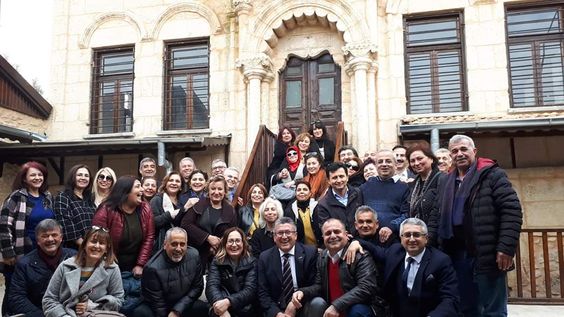 Öğretmenlerine plaket verdiler
