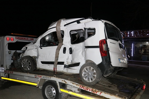Adana’da feci kaza: 3 ölü, 2 yaralı