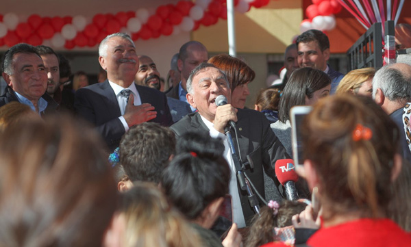 Kreş açılışını Karalar ve Akay birlikte gerçekleştirdi