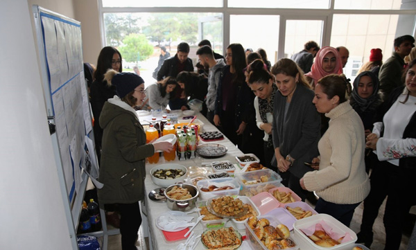 Sokak Hayvanlarına Yardım İçin Kermes Düzenlendi