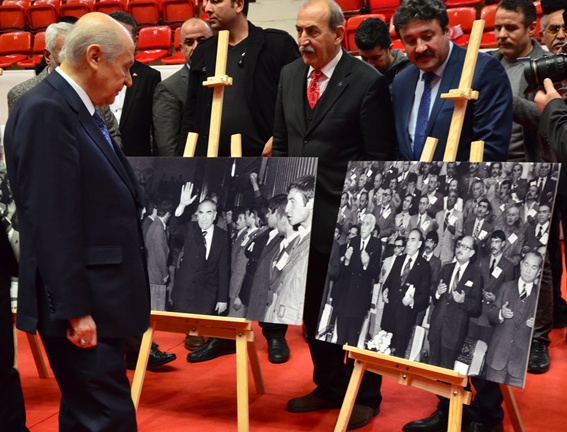 Bahçeli, MHP'nin 50. yıl sergisini gezdi