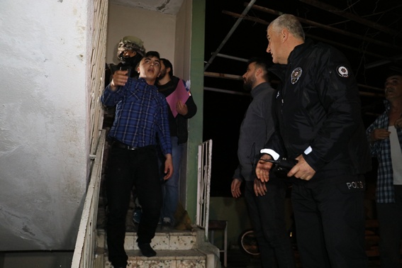 Şafak vakti terör operasyonu: 24 gözaltı