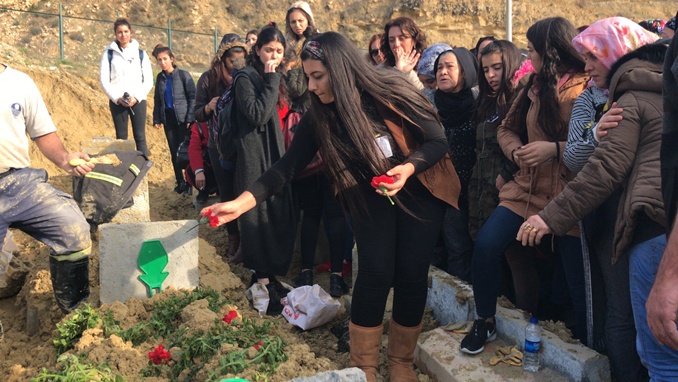 Kübra öğretmene gözyaşlarıyla toprağa verildi