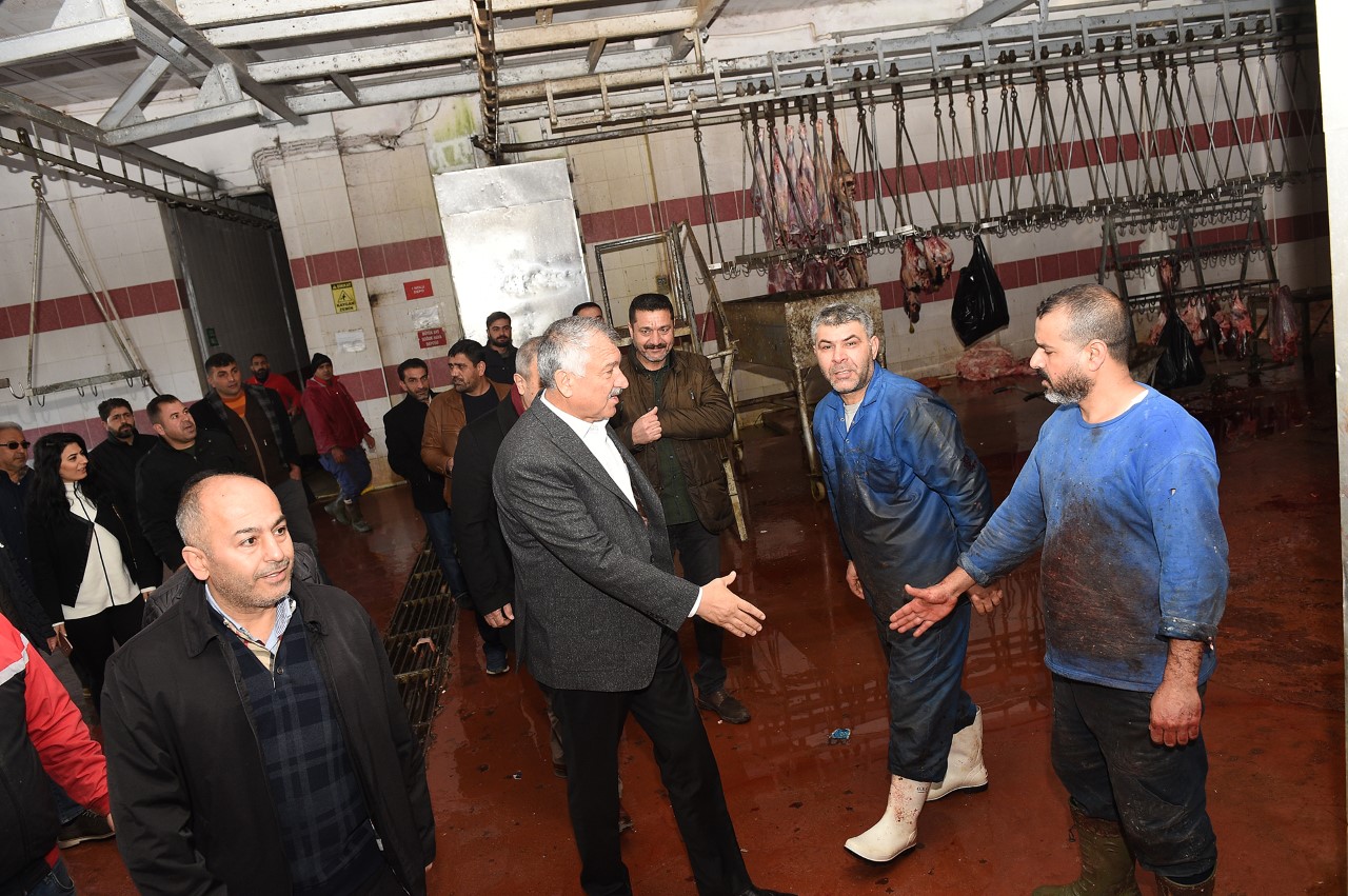 Karalar, babasının çalıştığı mezbahanede