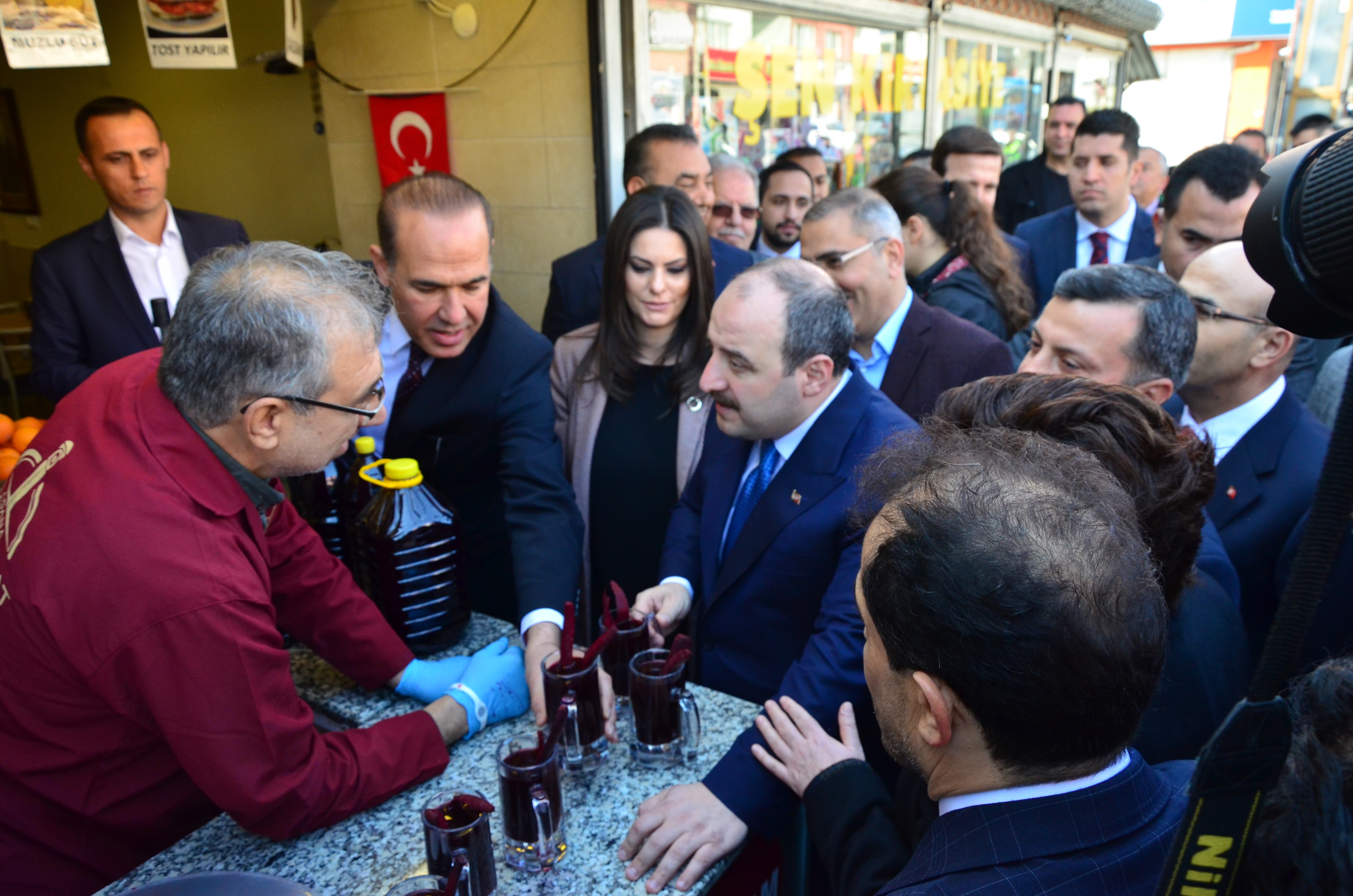 Bakan Varank’a şalgam suyu ikram edildi
