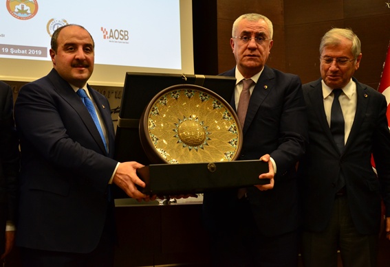 Bakan Varank Adana'da iş dünyasıyla buluştu