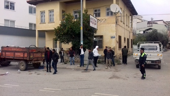 Motosiklet kamyonete çarptı: 1 yaralı