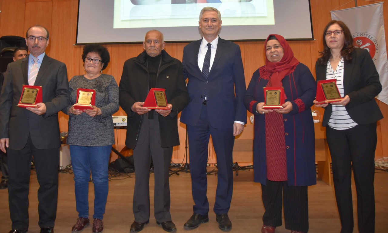 Balcalı'da emekli olan personele plaket