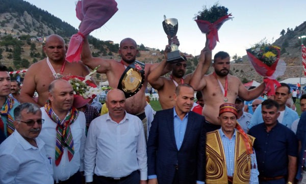 KIZILDAĞ KARAKUCAK’TA BAŞPEHLİVAN SAİT BİNGÖL