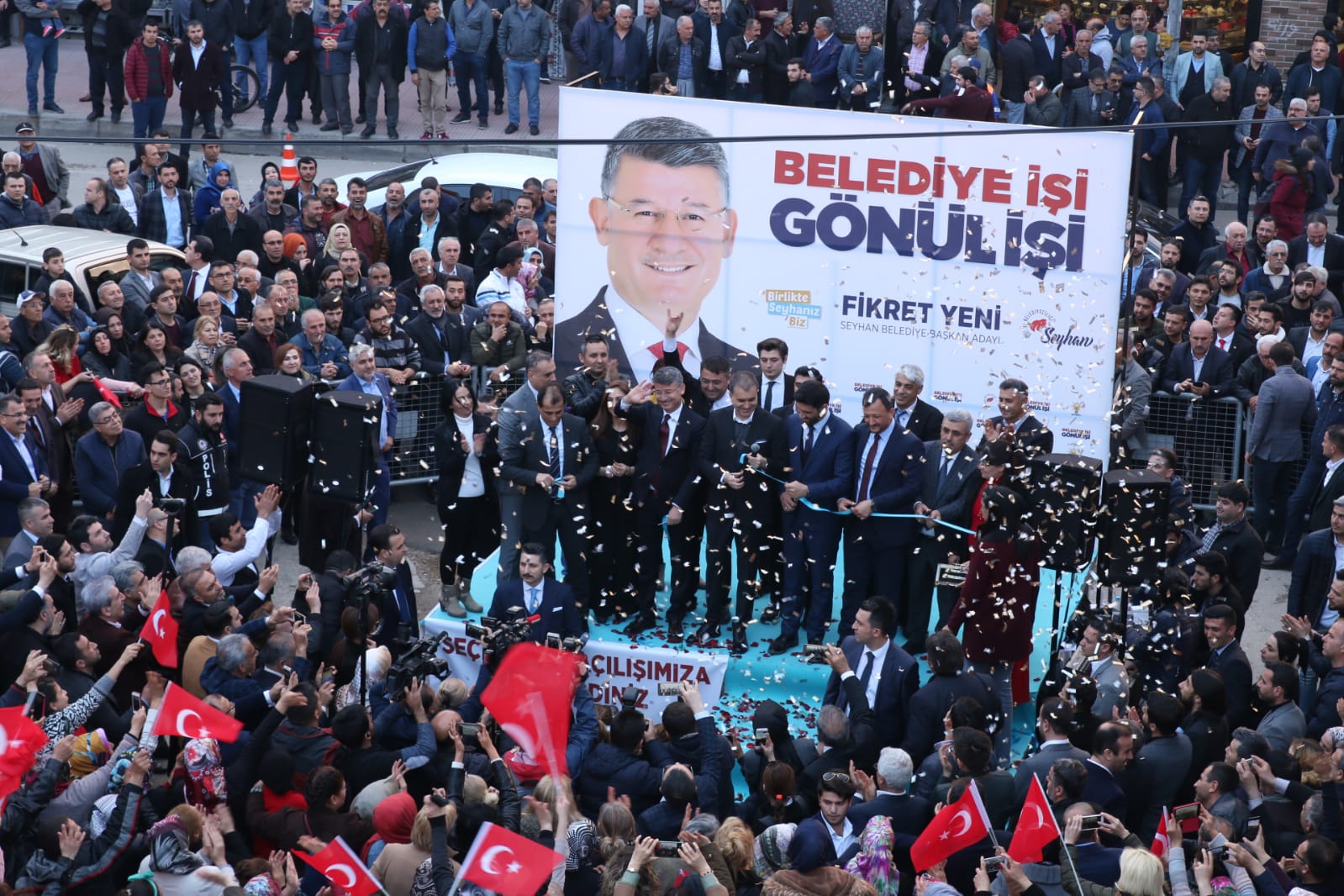 Ömer Çelik, Fikret Yeni’nin seçim ofisi açılışını yaptı