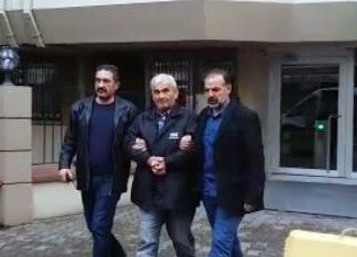 Suç makinesi firari hükümlü polisten kaçamadı