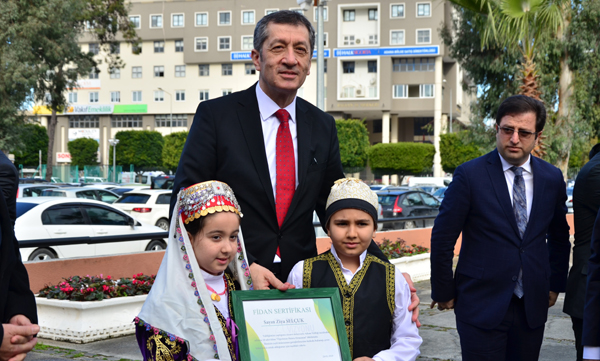 Bakan Selçuk'a “fidan sertifikası