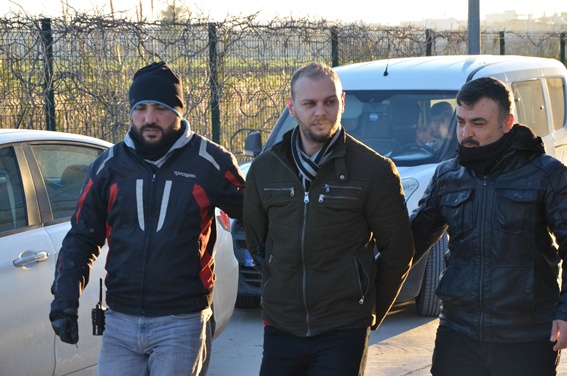 Adana'da 47 firariye şafak operasyonu