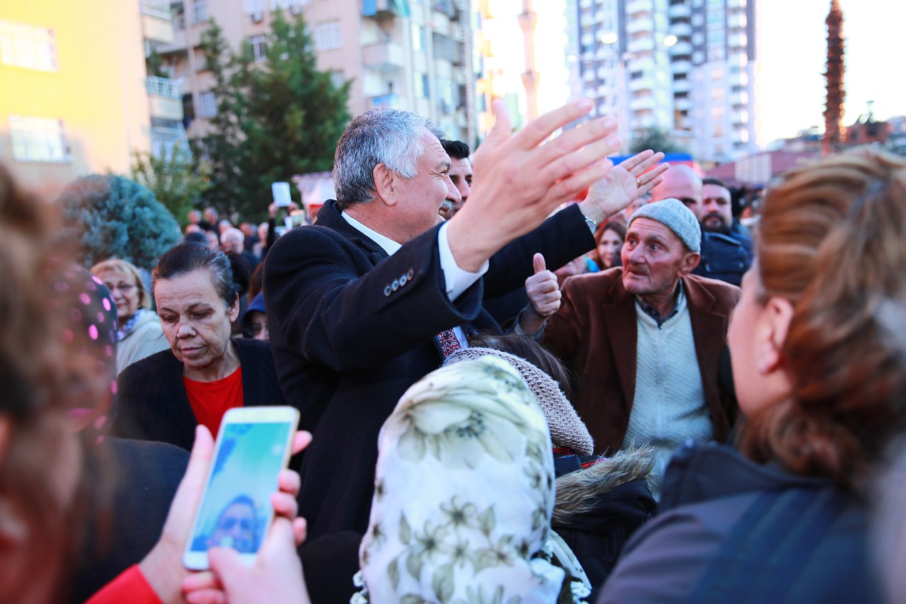 Karalar'a destek çığ gibi