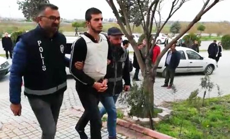 Katıl zanlıları tarlada yakalandı