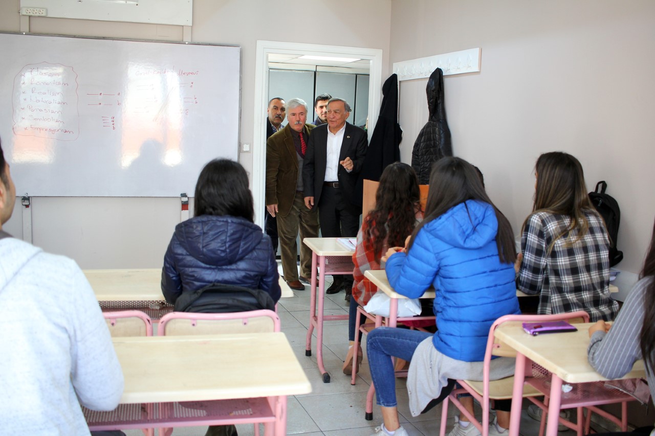 Akay, “En önemli sermayemiz bilgi olmalı”