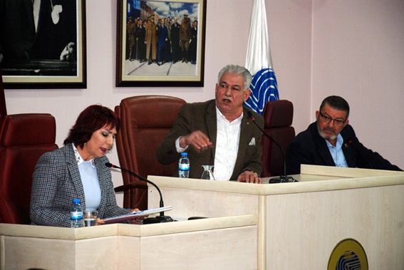 Son meclis toplantısında gergin anlar